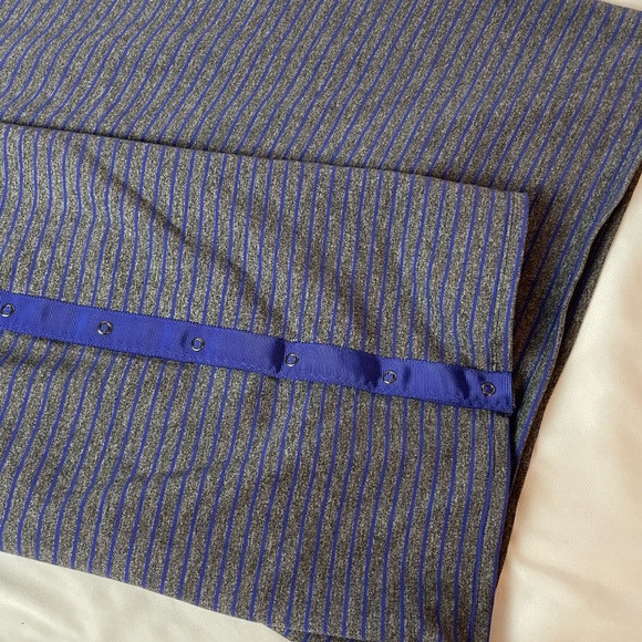 Lululemon Vinyasa Scarf *Rulu
Parallel Stripe Pigment Blue Heathered Black - Picture 7 of 9